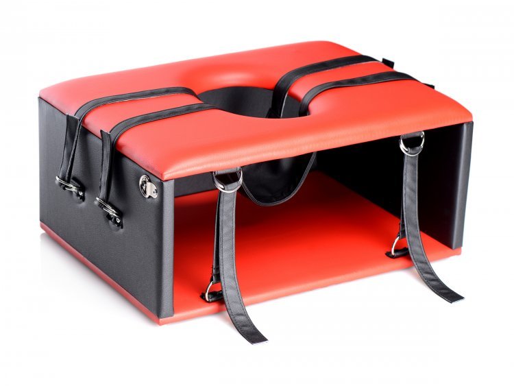 AG535queeningchaironly3