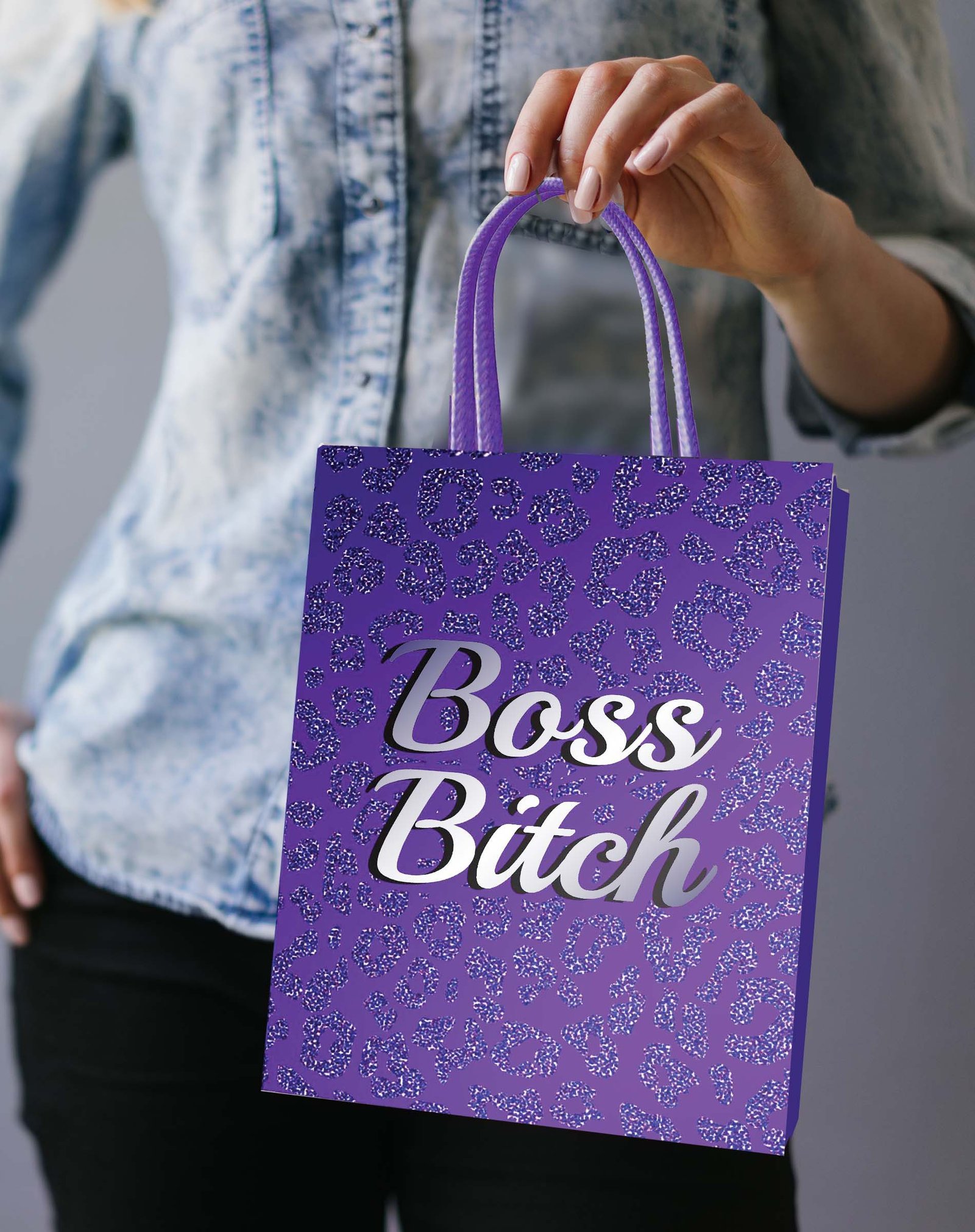 Cropped,Shot,Of,Female,Hands,Holding,Blank,White,Paper,Bag