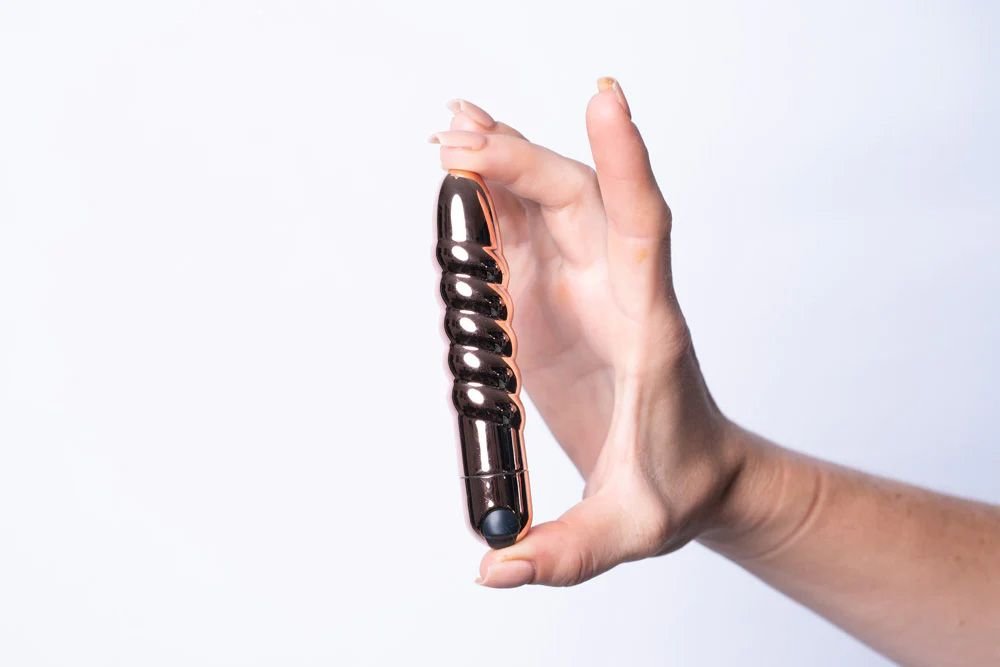 MTMA331RGlolabulletvibratorwhand