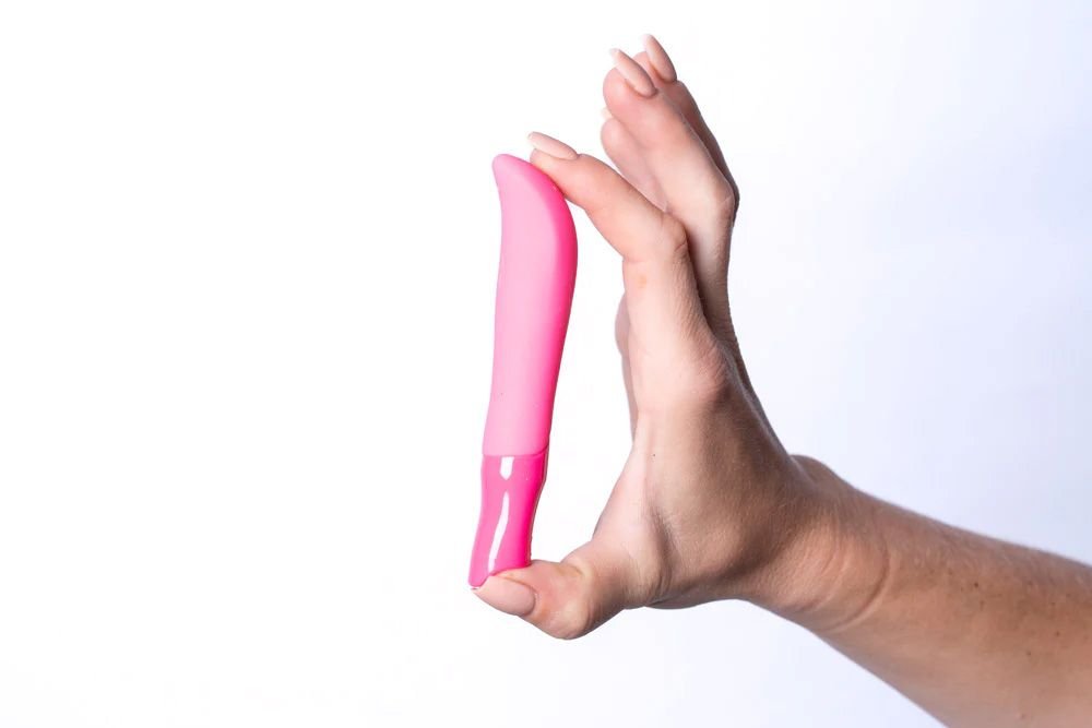 maddiepinkvibratorwhand2